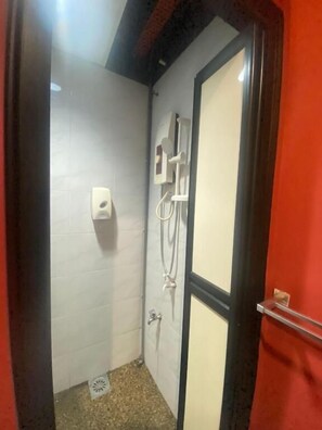 Deluxe dubbelrum - utsikt mot staden | Badrum