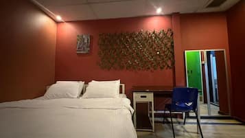 Peti besi dalam bilik, seterika/papan seterika, Wi-fi percuma