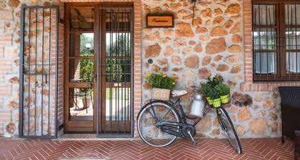Holiday Home 'Il Cerreto – Casa Rosmarino' with Private Garden, Wi-Fi & Air Conditioning