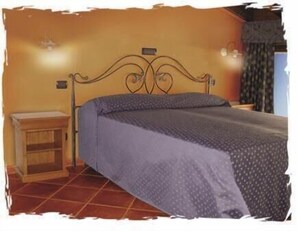 Unclassified image, 3 of 15, button - Corte Belvedere (Custoza)