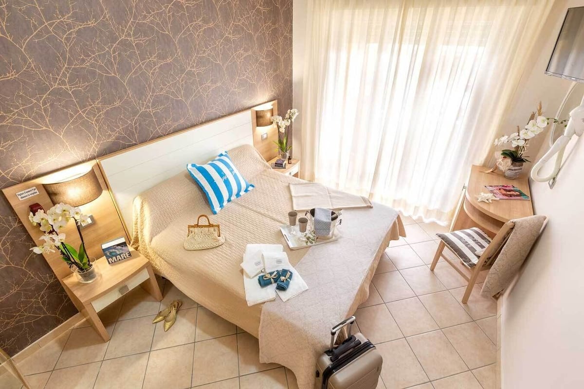 Basic-Doppel- oder -Zweibettzimmer, Balkon | Zimmersafe, Schreibtisch, kostenloses WLAN