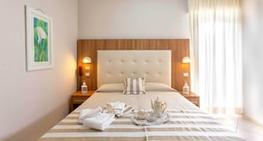 ベーシック ダブルルーム (1 名様利用) バルコニー | セーフティボックス (室内)、デスク、WiFi (無料)