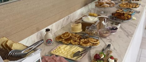 Free daily continental breakfast