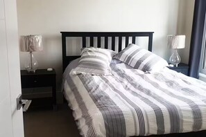 1 chambre, fer et planche à repasser, accès à Internet, literie fournie