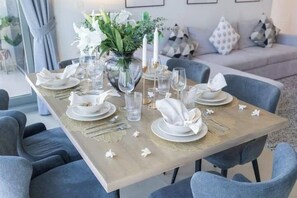 Premium Apartment, Balcony, Canal View | In-room dining - Vogue | 52 | 42 Marina near Ain Dubai | JBR Beach (Dubai)