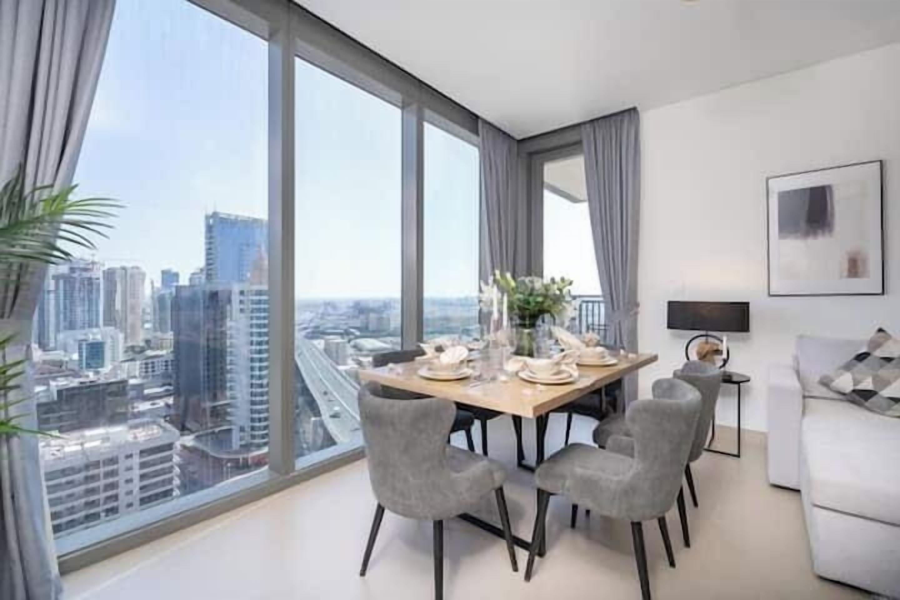 Premium Apartment, Balcony, Canal View | In-room dining