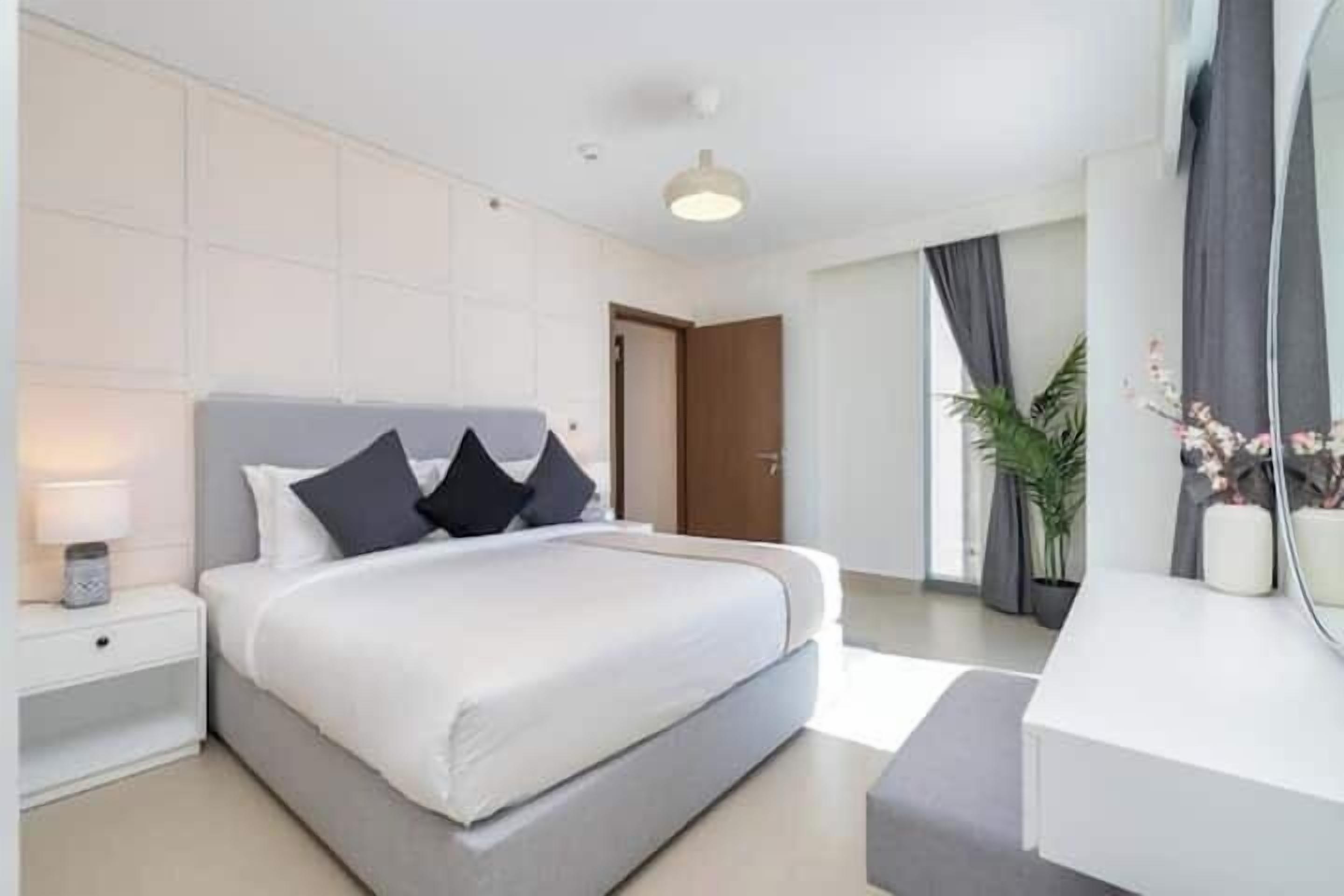 Apartamento Premium, balcón, vistas al canal | Sábanas de algodón egipcio, ropa de cama de alta calidad, caja fuerte