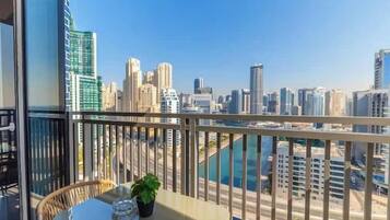 Apartemen Premium, balkon, pemandangan kanal | Balkon