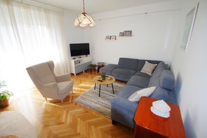 TV - Cozy 2-bedroom apartment Aurelia in beautiful Pula (Pula)