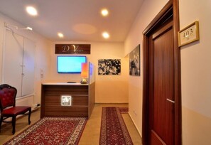 Unclassified image, 5 of 31, button