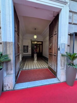 Exterior detail - DolceVeneto (Rome)