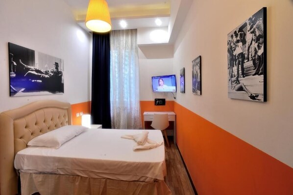 Single Room, Courtyard View | In-room safe, blackout drapes, iron/ironing board, free WiFi