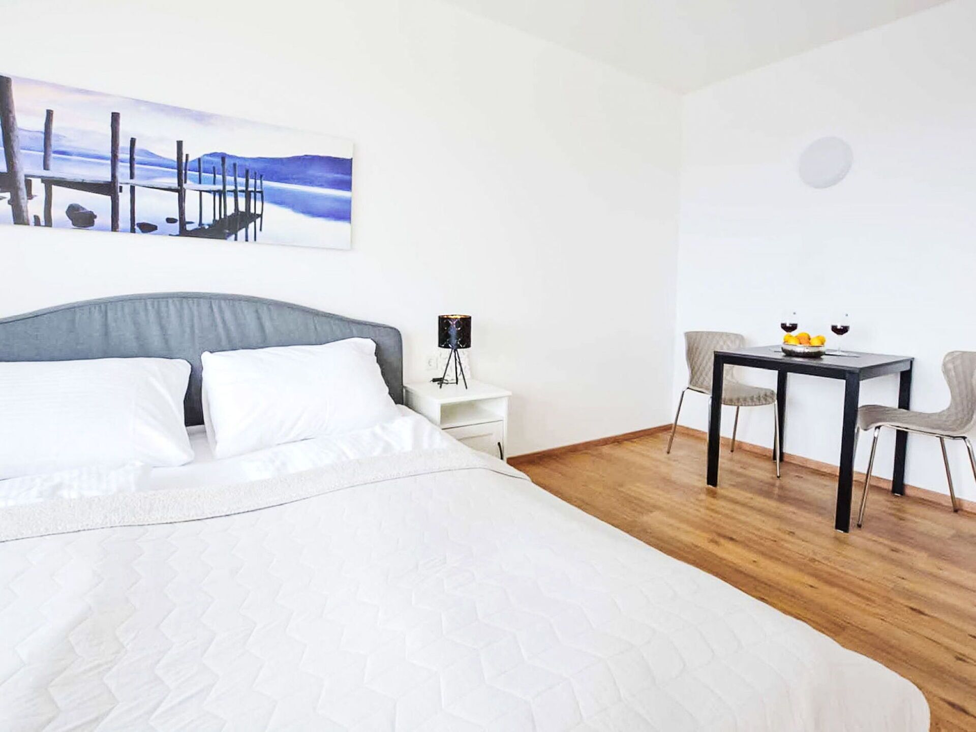 Möbel, Bett, Interior Design, Schlafzimmer, Fussboden, Flooring, Bedding, Bettdecke, Zimmer, Holz