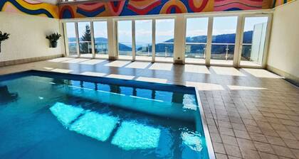 Joli appartement pour 4 personnes avec WIFI, piscine, TV et balcon