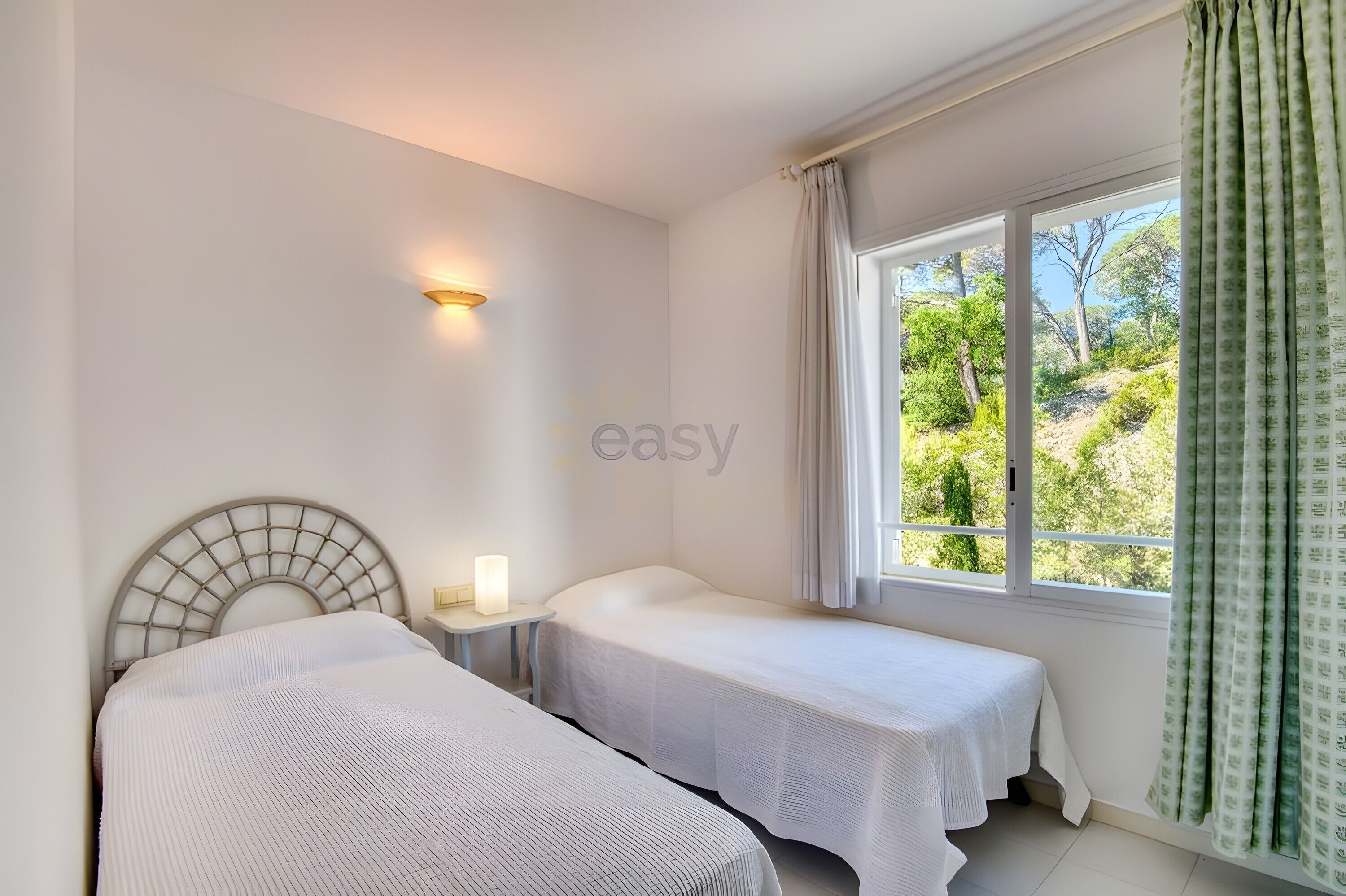 Tabla de planchar con plancha y wifi 