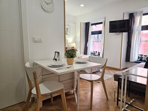 Dining - 4 Private studios in Centro Madrid (Madrid Centro)