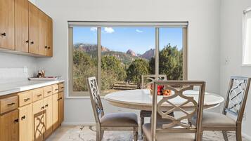 Comfort House, Mountain View | Dining