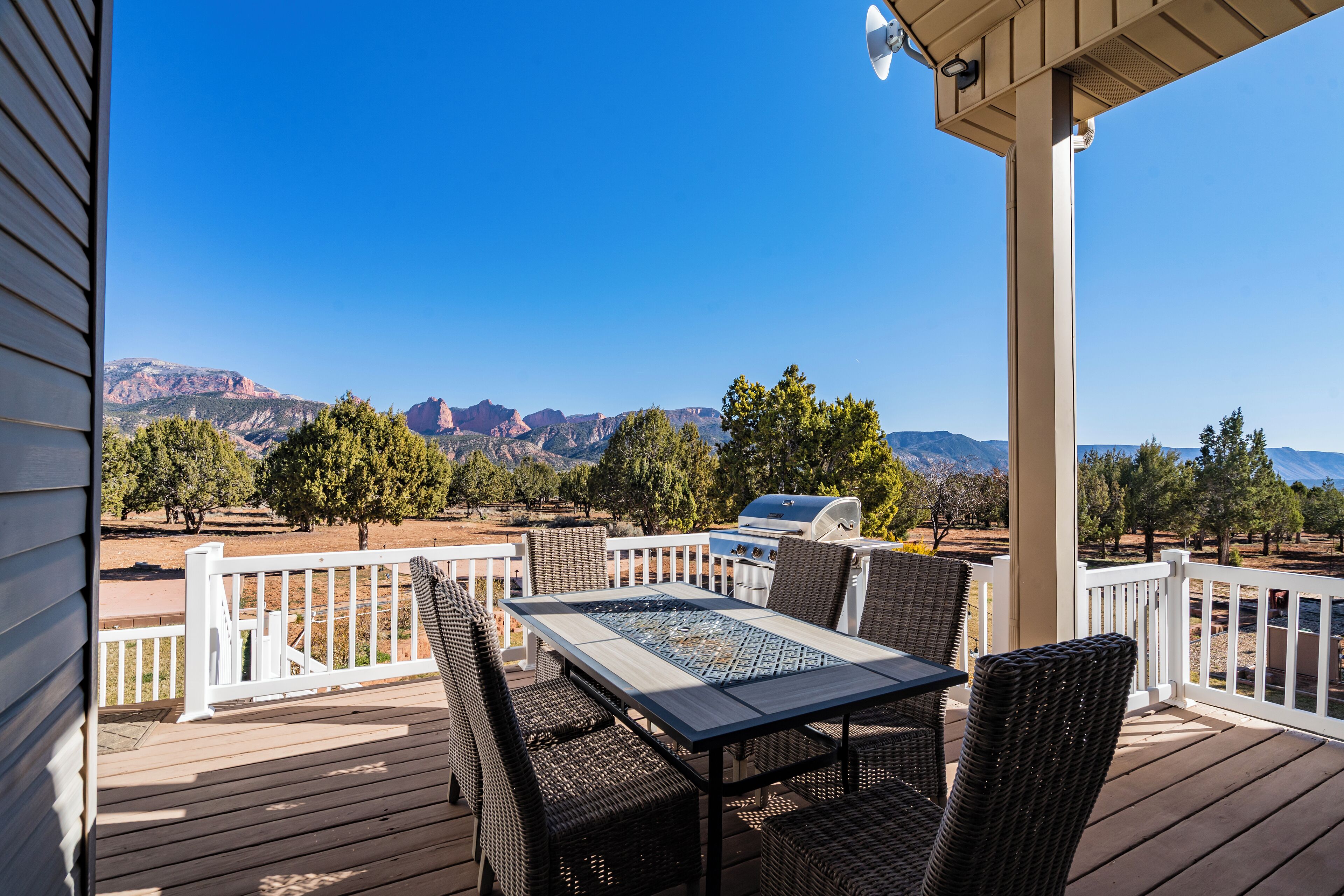 Comfort House, Mountain View | Outdoor dining