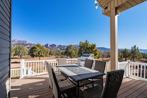 Comfort House, Mountain View | Outdoor dining - Starry Nites Ranch (New Harmony)