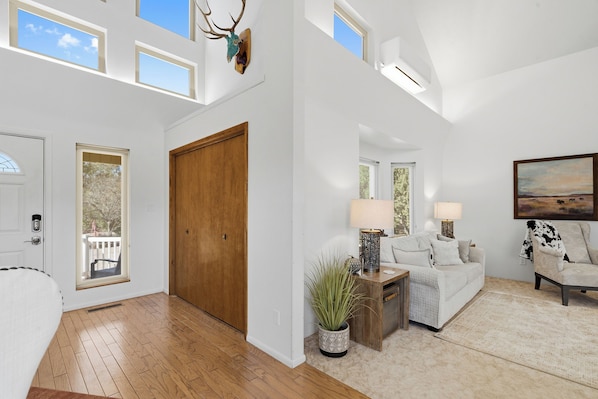 Comfort House, Mountain View | Interior - Starry Nites Ranch (New Harmony)