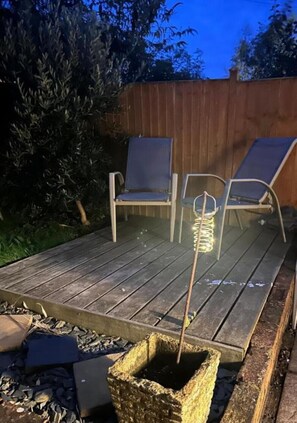 Property grounds - Holly Tree Cottage in Glastonbury (Glastonbury)
