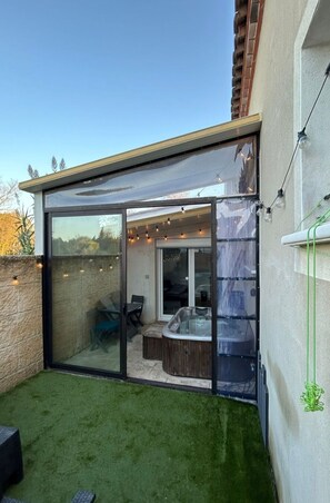 Unclassified image, 5 of 11, button