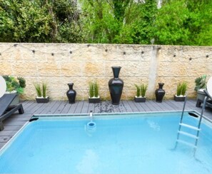 Unclassified image, 3 of 11, button