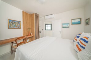 4 bedrooms, desk, iron/ironing board, travel crib - Villa Lala, a chic getaway with pool and sea view (Case-Pilote)