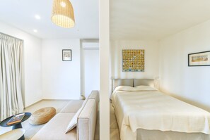 In-room safe, iron/ironing board, free WiFi, bed sheets - Casa Daniele private garden and rooftop terrace (Forio)