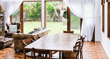 SALTY COTTAGE @ Hastings Point 5 bedroom- Beachfront, Creekside, Seaside Oasis