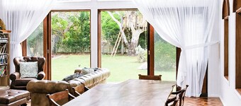 SALTY COTTAGE @ Hastings Point 5 bedroom- Beachfront, Creekside, Seaside Oasis