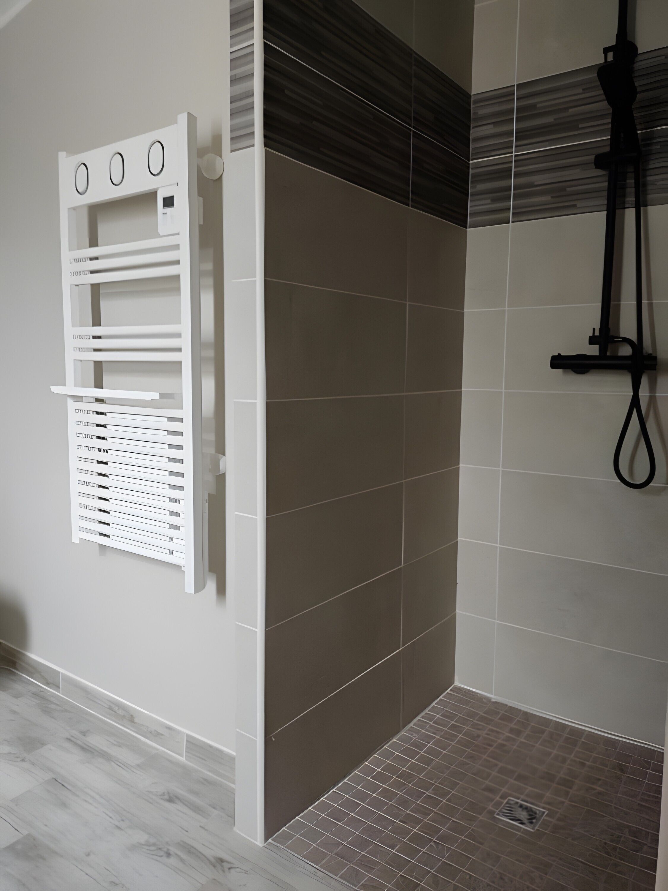 Douche, serviettes fournies