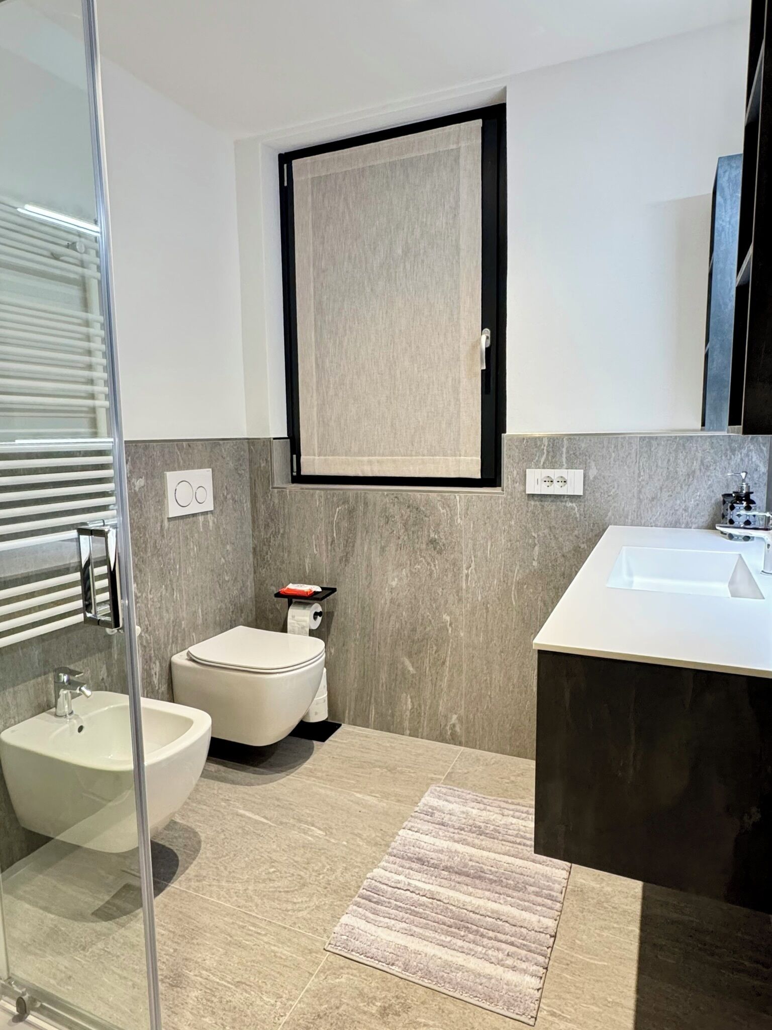 Doccia, asciugacapelli, bidet, asciugamani