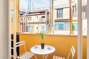 Outdoor dining - Rhome Elegant Apartment (Roma)