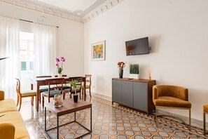 Unclassified image, 2 of 47, button