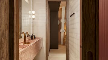 Firemannsrom – familie | Bad | Dusj, toalettartikler (inkludert), hårføner og badekåper