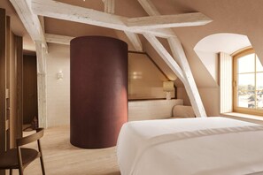 Comfort Double Room | Premium bedding, free minibar items, in-room safe, desk - Maison Le Chevreuil  (Meursault)