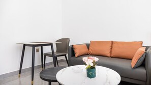 Deluxe Condo, City View | Ruang tamu