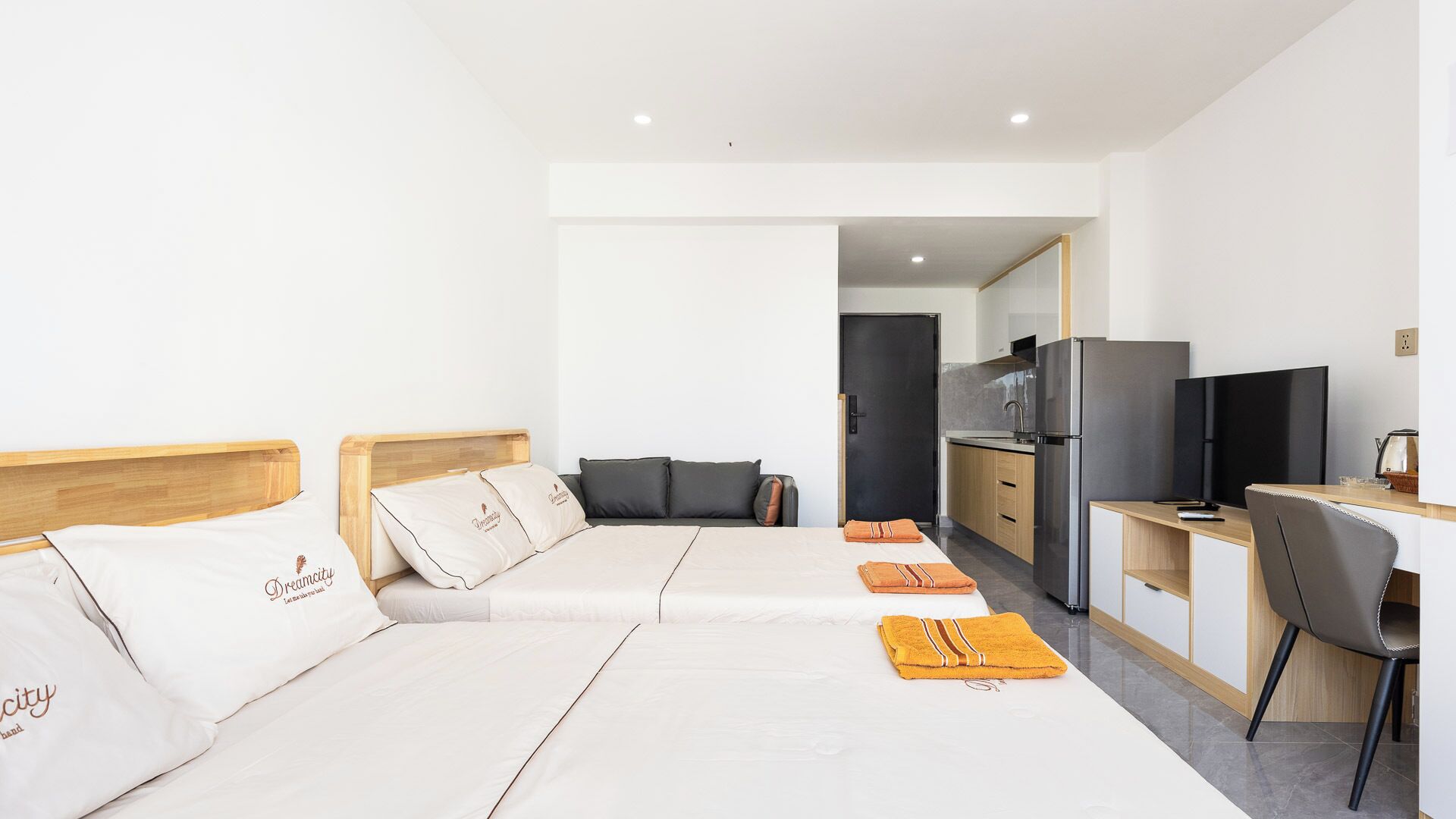 Family Condo, Balcony, City View | Free WiFi, bed sheets