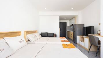 Family Condo, Balcony, City View | Free WiFi, bed sheets