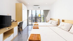 Condo dành cho gia đình, ban công, quang cảnh thành phố | Truy cập Internet không dây miễn phí, bộ trải giường 