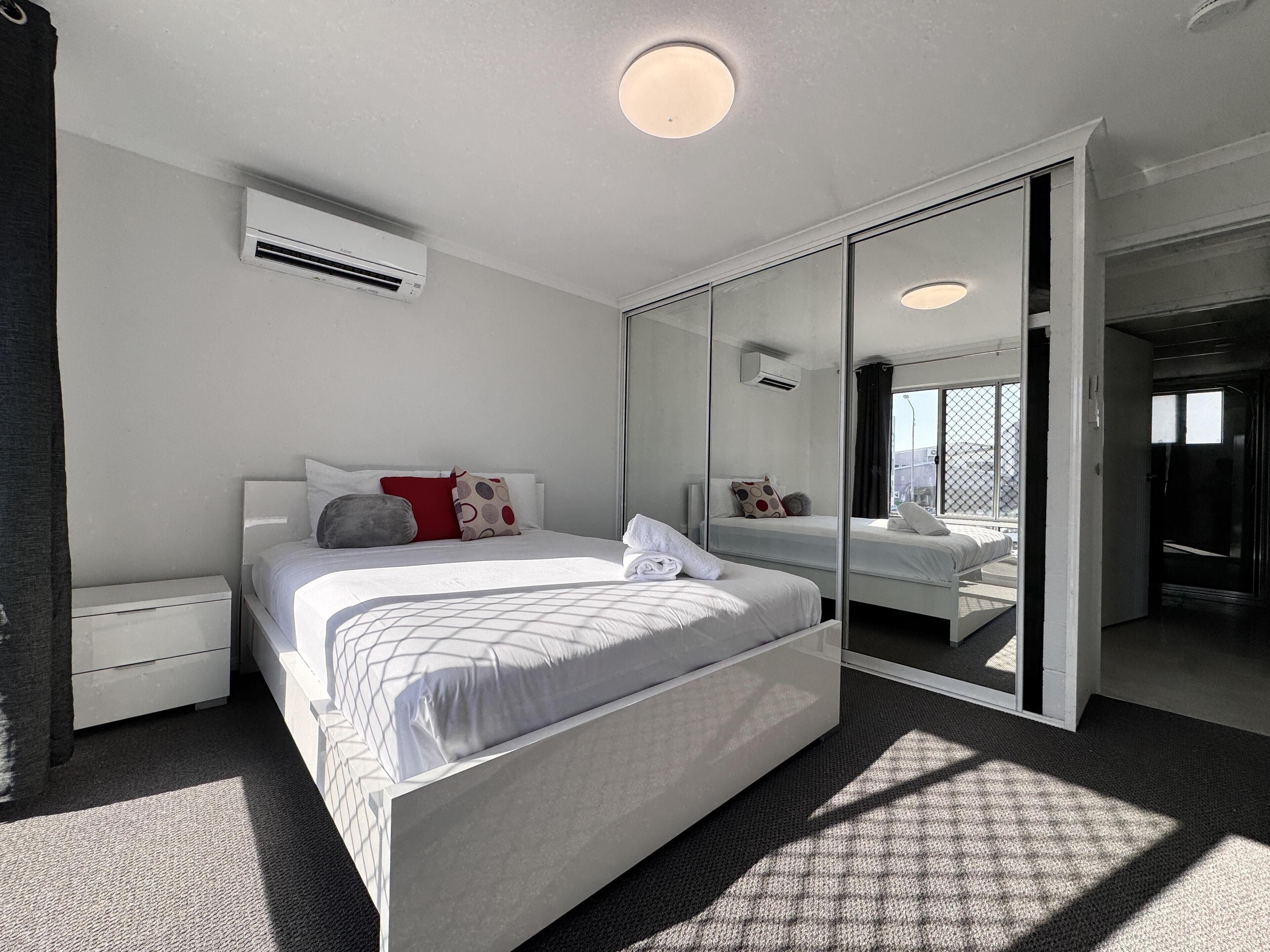 Iron/ironing board, free WiFi, bed sheets