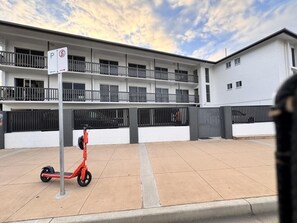 Exterior - Great Location Close to the City and Strand - Townsville Apartments on Gregory 4brm (North Ward)