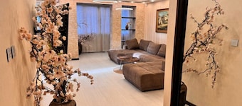 Fabulous 2-bedroom condo with AC in welcoming Варна in Sea garden