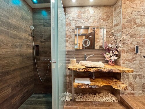 Fabulous 2-bedroom condo with AC in welcoming Варна in Sea garden