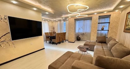 Fabulous 2-bedroom condo with AC in welcoming Варна in Sea garden