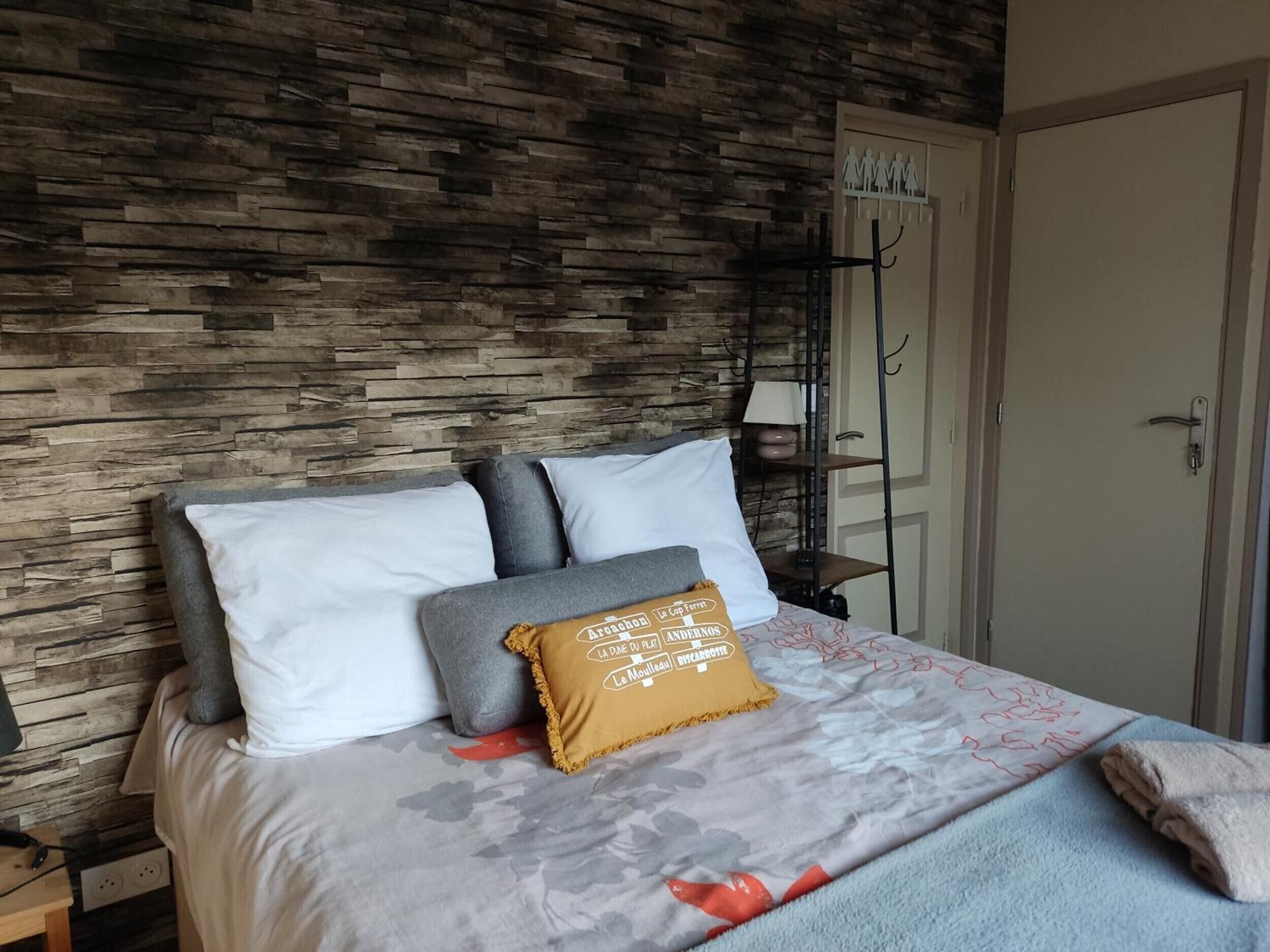 Fer et planche à repasser, Wi-Fi, draps fournis