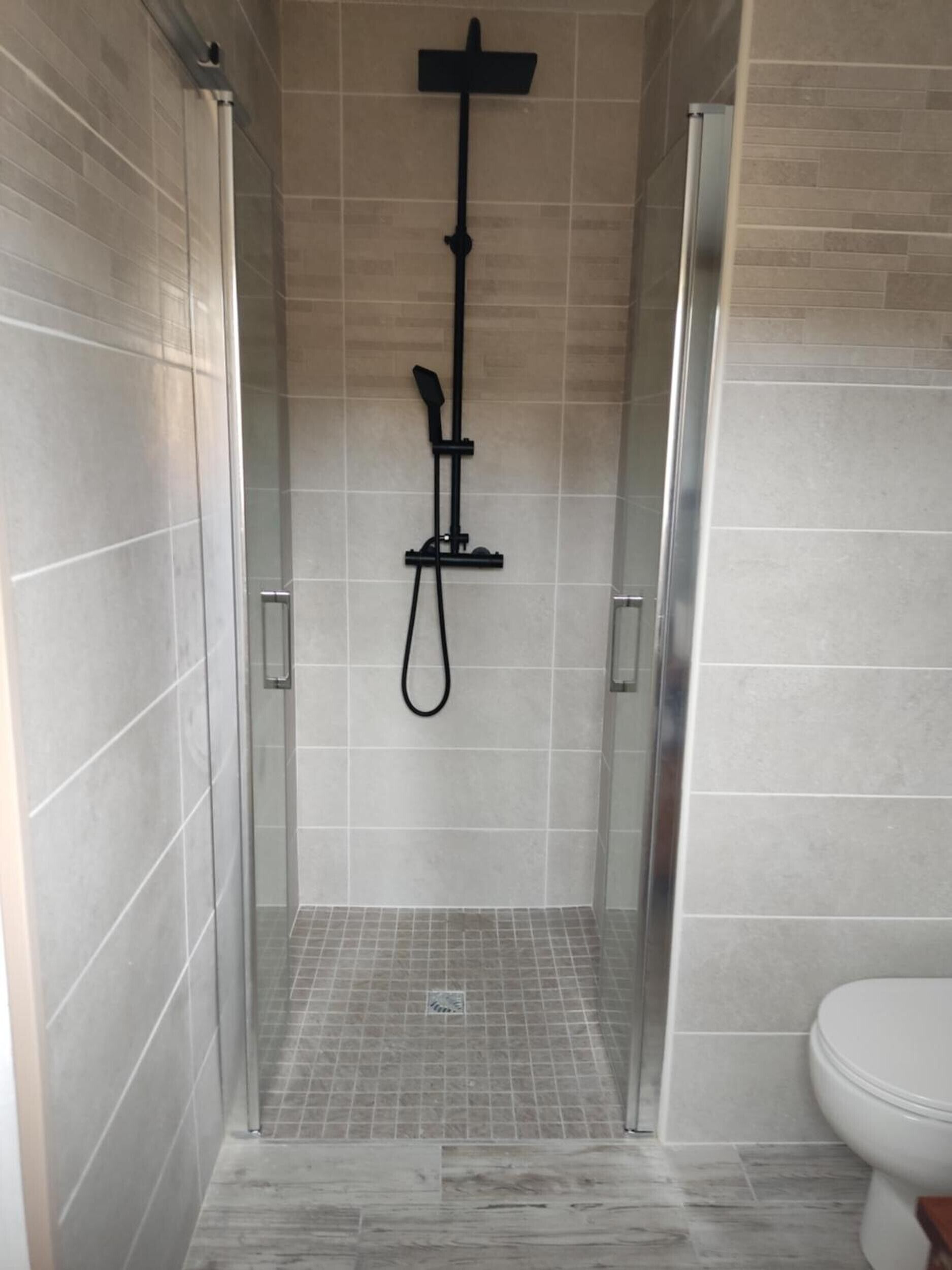 Douche, serviettes fournies