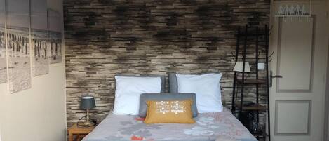 Fer et planche Ă repasser, Wi-Fi, draps fournis