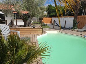 Pool - Les cigales du bassin in Gujan-Mestras “L’Ostréa” guest room with shared pool and wifi (Gujan-Mestras)